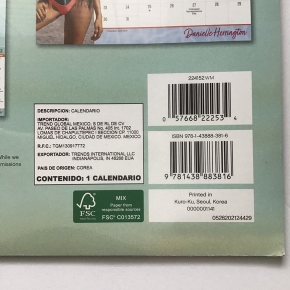 Sports Illustrated Swimsuit Wall Calendar NEW 2022 16 Months SEALED Collectible - Picture 3 of 3